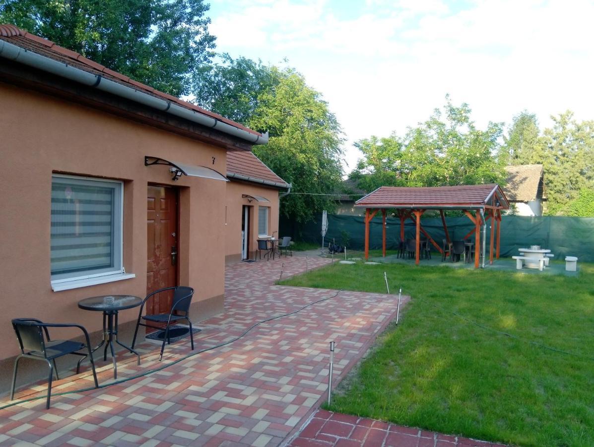 Angyal Apartman Cserkeszőlő Exterior foto